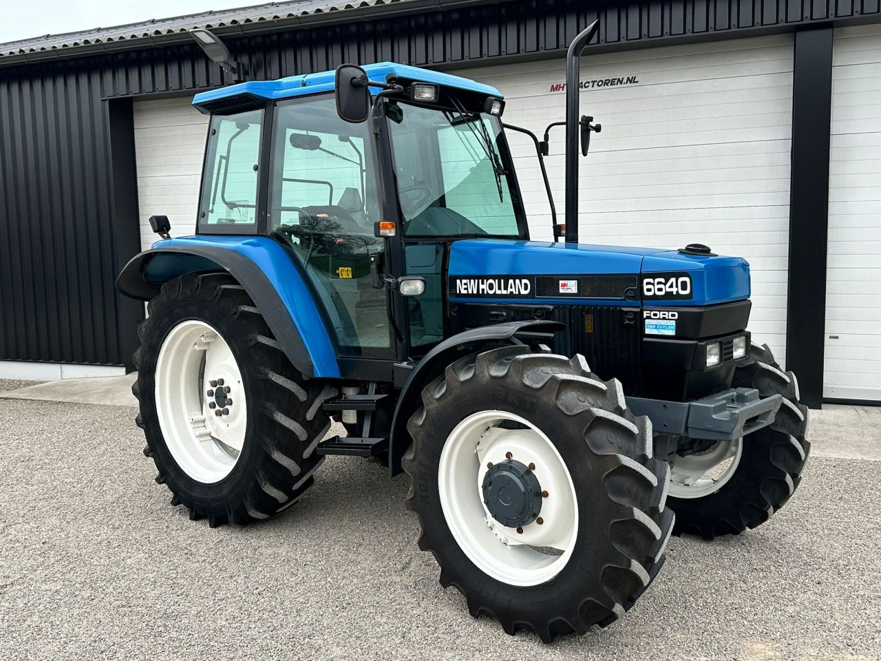 New Holland 6640