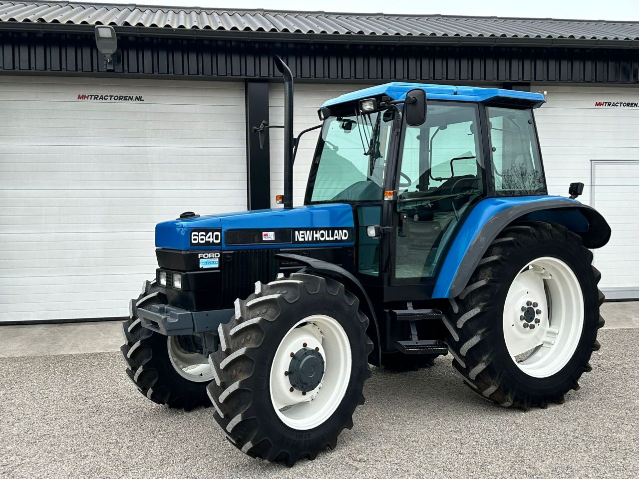 New Holland 6640