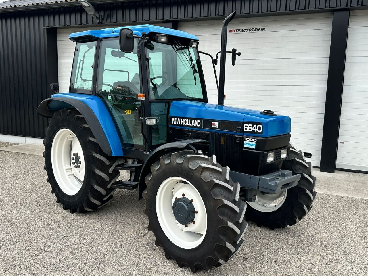 New Holland 6640