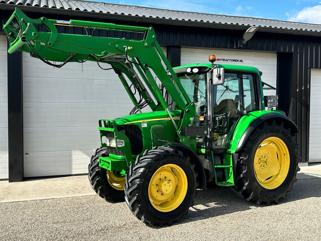 John Deere 6120
