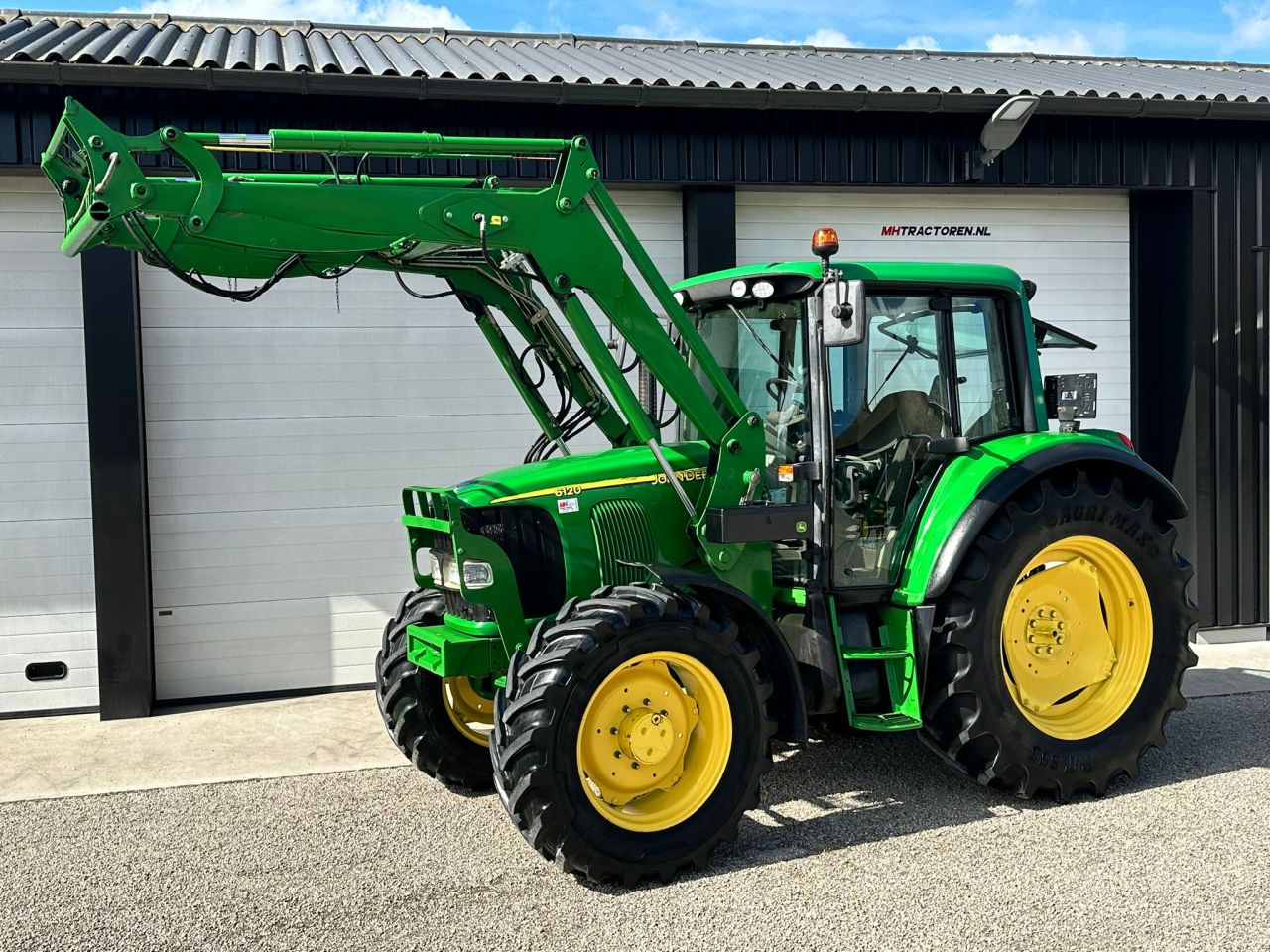 John Deere 6120