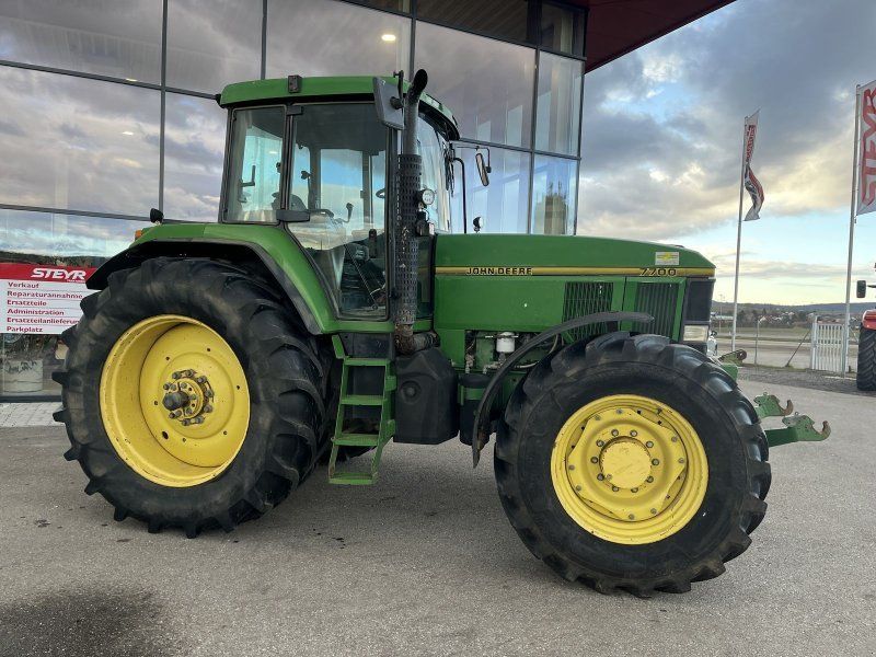 John Deere 7700
