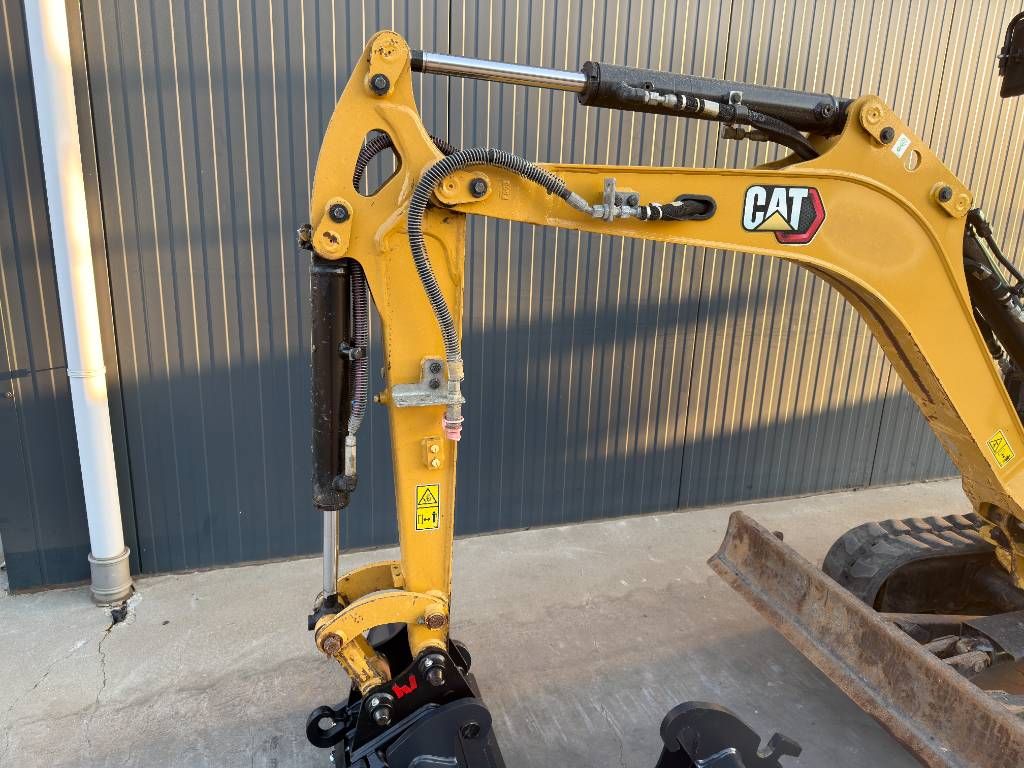 CAT 301.8 | 05A | CW05 + 2x NEW bucket