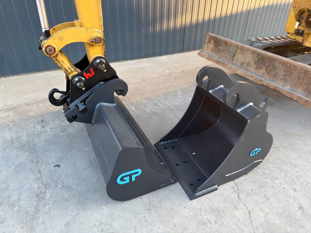 CAT 301.8 | 05A | CW05 + 2x NEW bucket