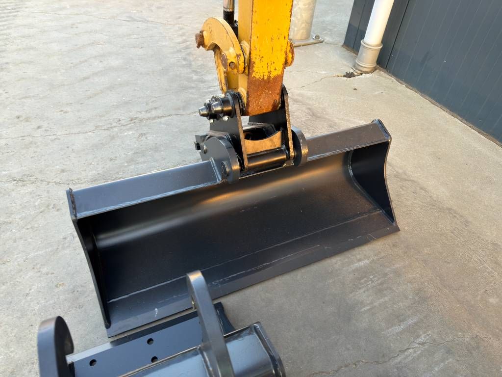 CAT 301.8 | 05A | CW05 + 2x NEW bucket