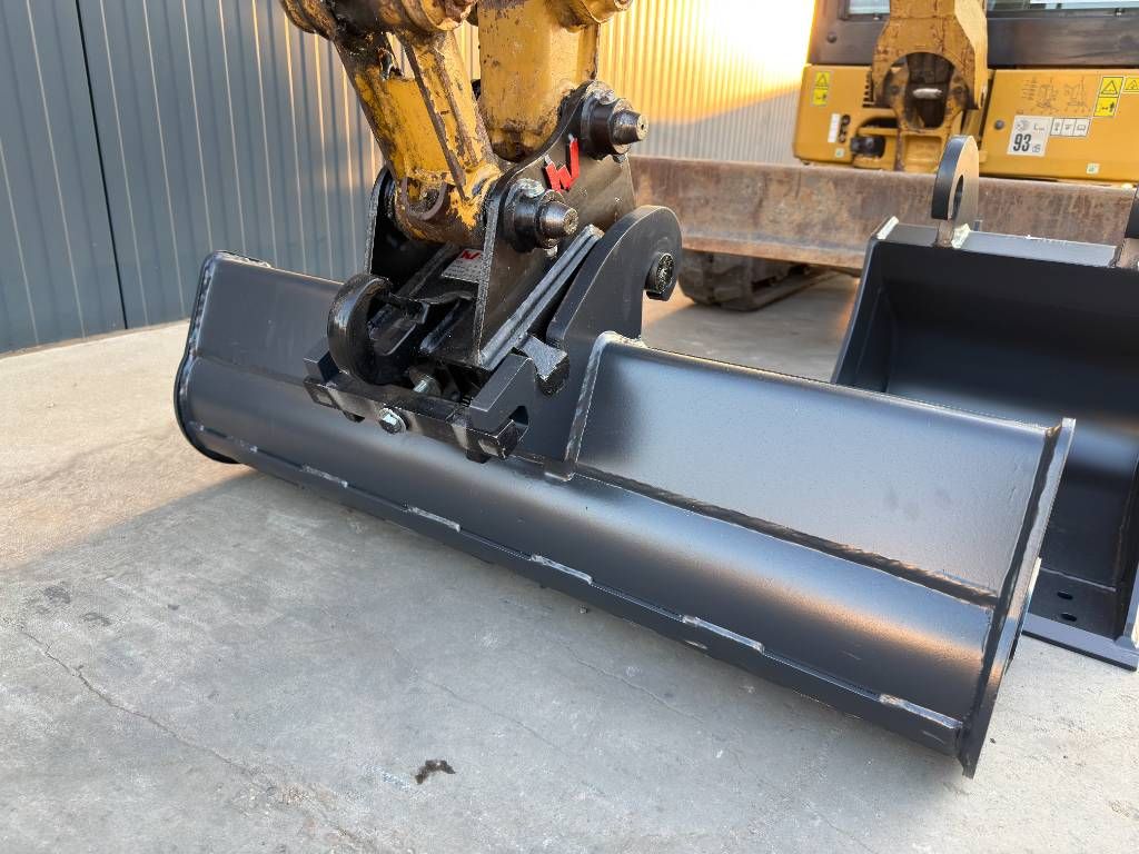 CAT 301.8 | 05A | CW05 + 2x NEW bucket