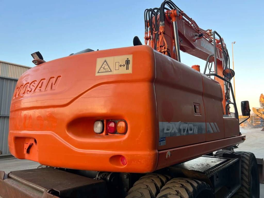 Doosan DX170W