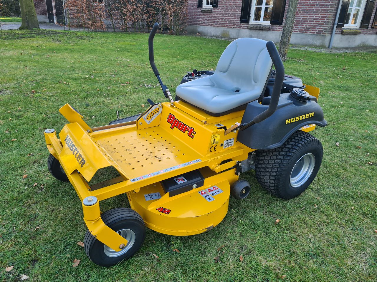 Hustler Sport zeroturn 42” mulch zitmaaier als nieuw.