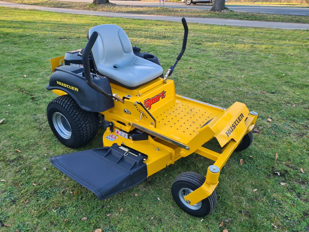 Hustler Sport zeroturn 42” mulch zitmaaier als nieuw.