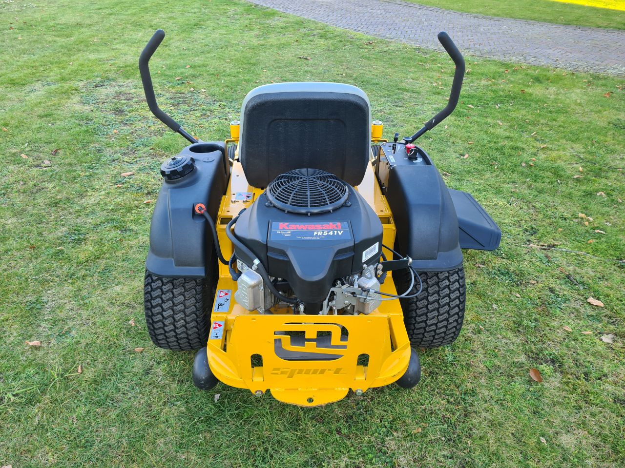 Hustler Sport zeroturn 42” mulch zitmaaier als nieuw.