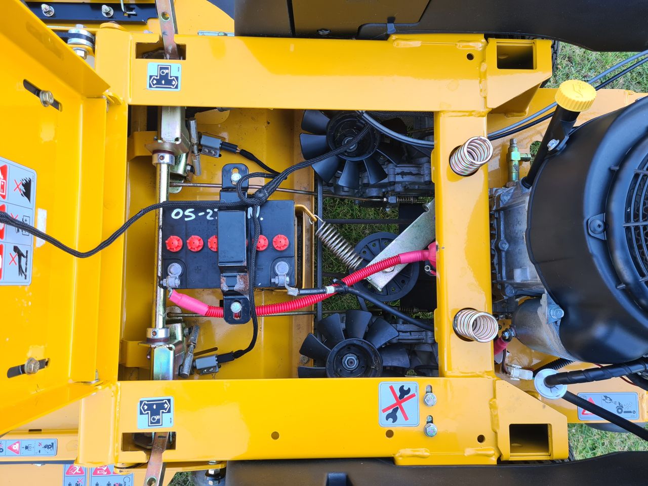 Hustler Sport zeroturn 42” mulch zitmaaier als nieuw.