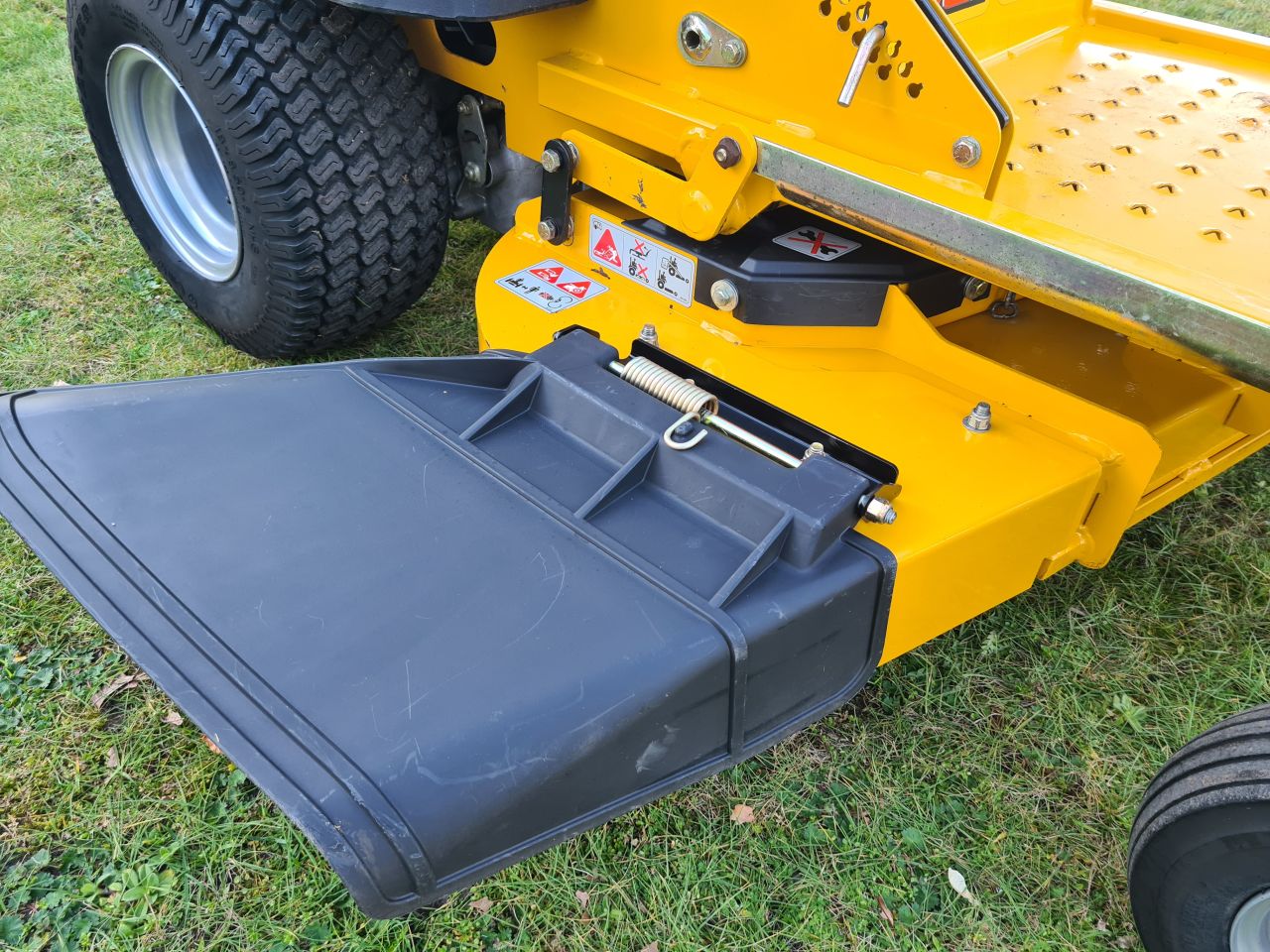 Hustler Sport zeroturn 42” mulch zitmaaier als nieuw.