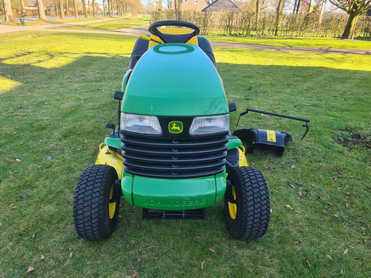 John Deere LTR 180 zitmaaier met opvangbak 2 cilinder Kawasaki.