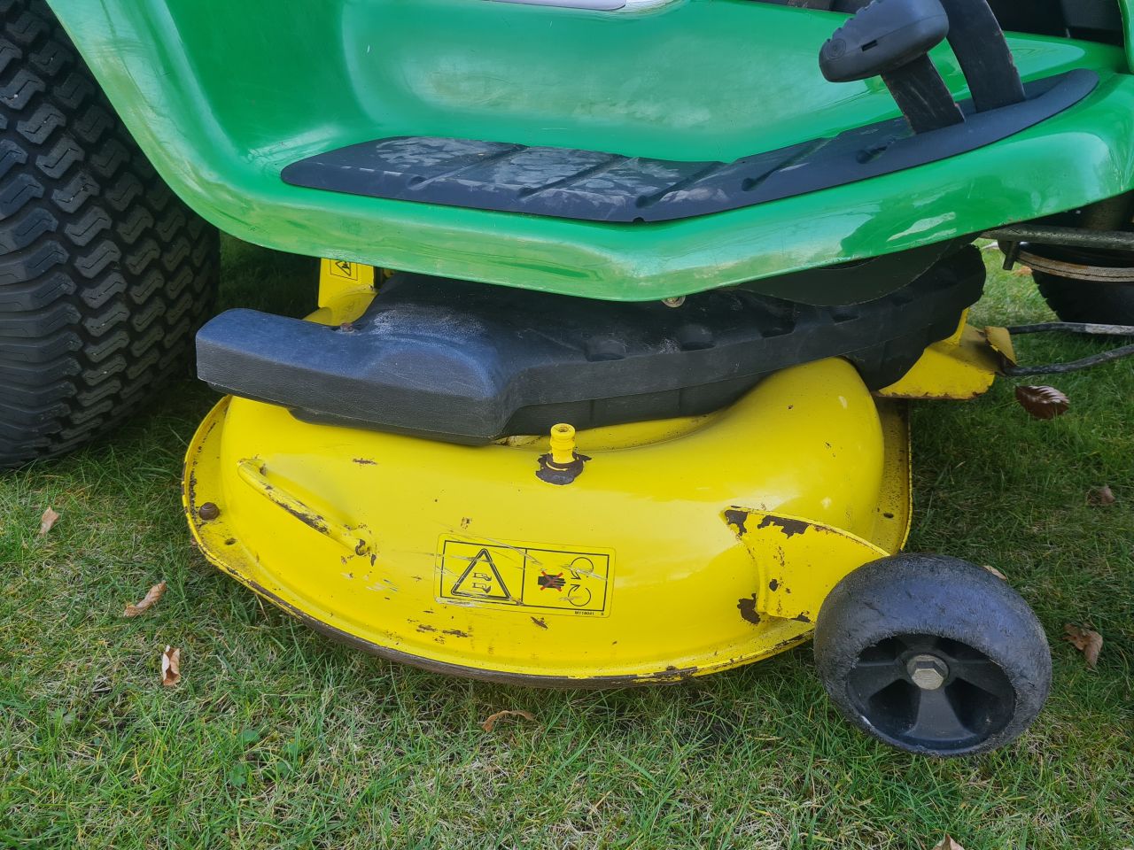 John Deere LTR 180 zitmaaier met opvangbak 2 cilinder Kawasaki.