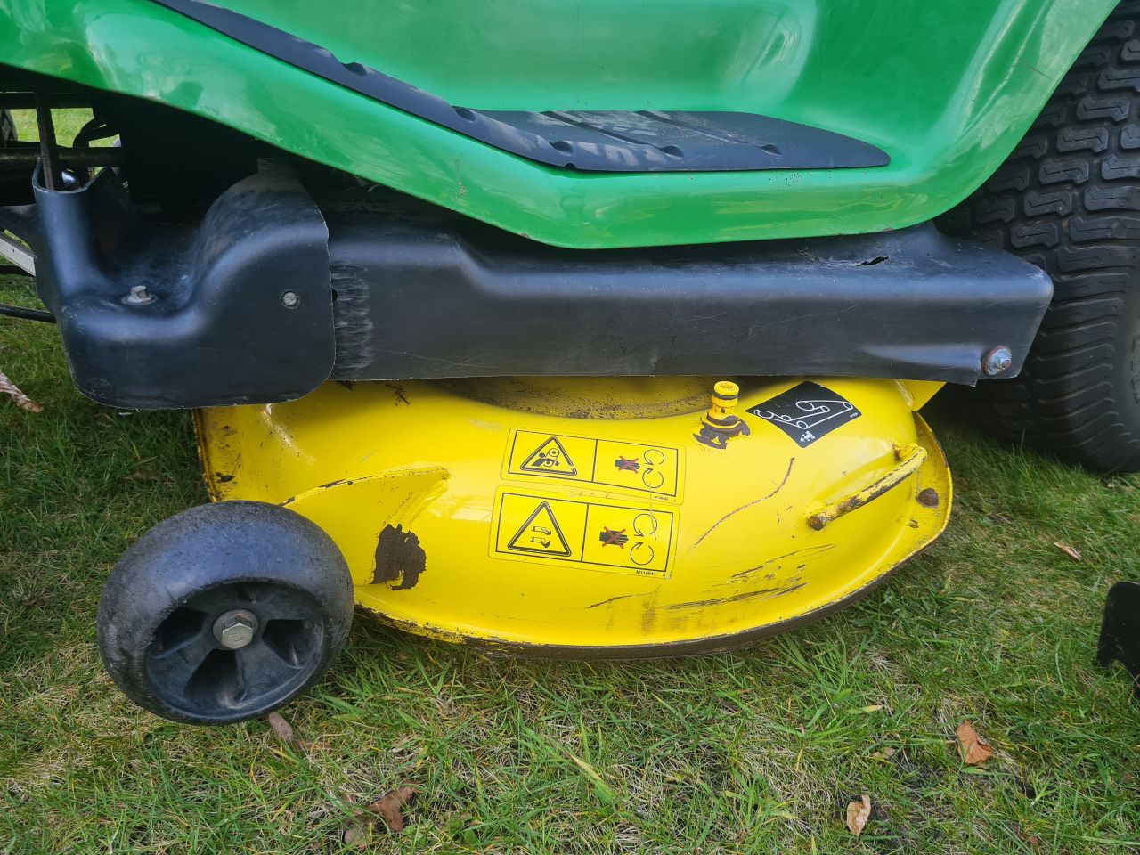 John Deere LTR 180 zitmaaier met opvangbak 2 cilinder Kawasaki.