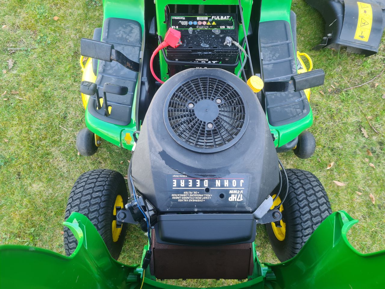 John Deere LTR 180 zitmaaier met opvangbak 2 cilinder Kawasaki.