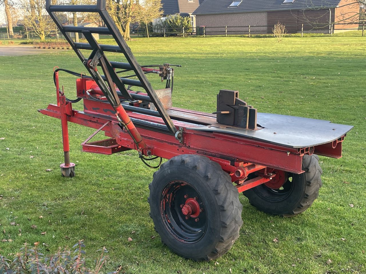 Houtkloofmachine inclusief kenteken !