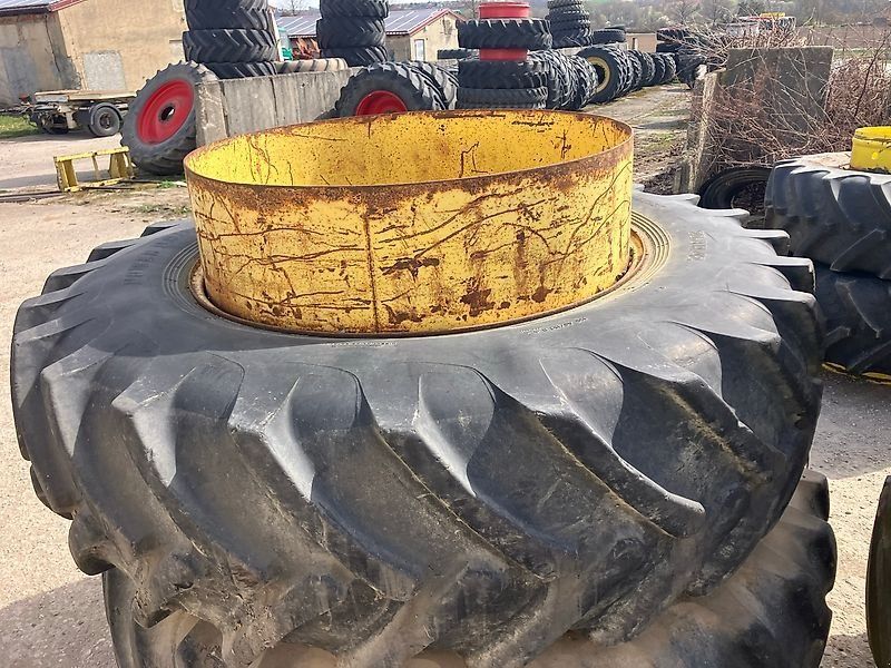 Zwillingsräder 20.8R42 an 42 Zoll Hauptrad