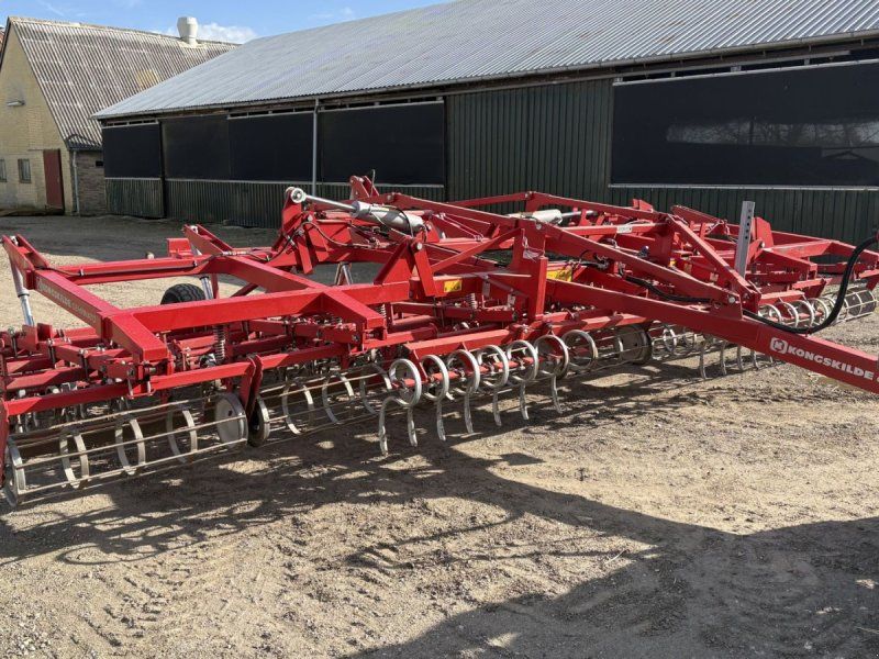 Kongskilde 7 meter germinator med CROSKILL tromle bagerst. Velnet til roe
