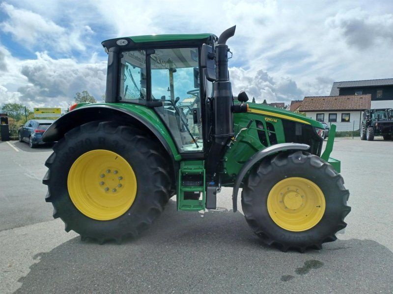 John Deere 6110M