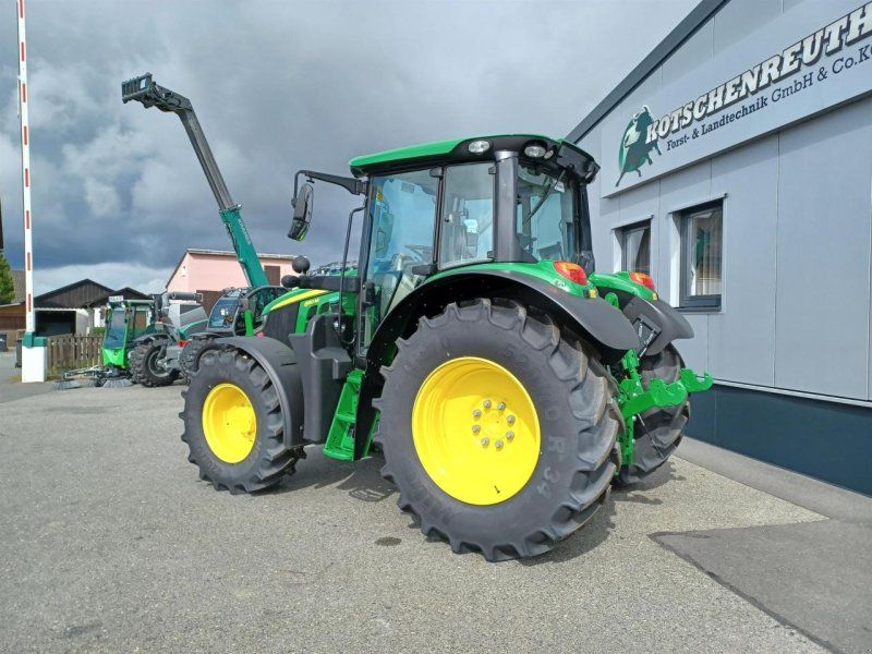 John Deere 6110M