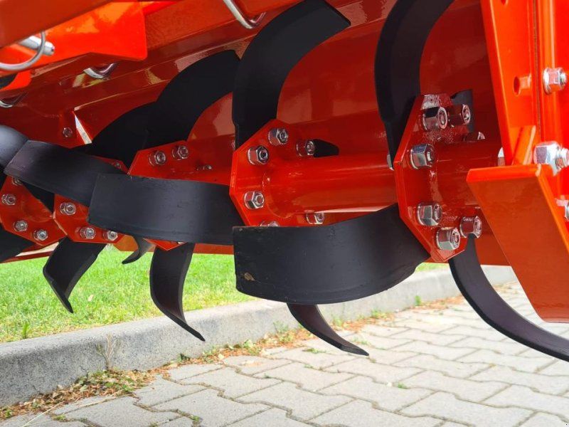 Kubota SA 125 by Sicma