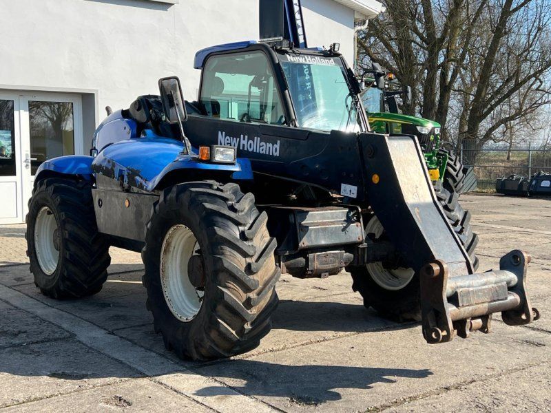 New Holland LM435 A PowerShuttle 110