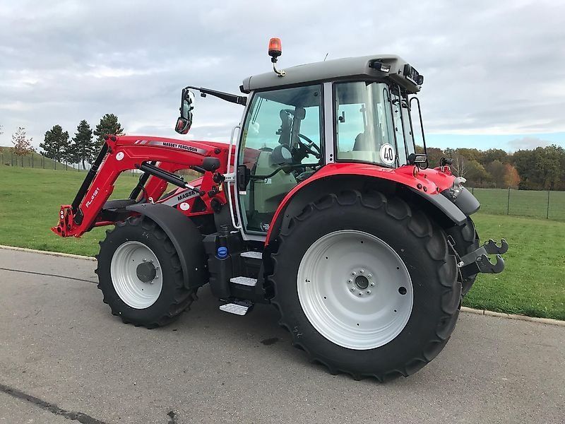 Massey Ferguson 5S145 Dyna-6