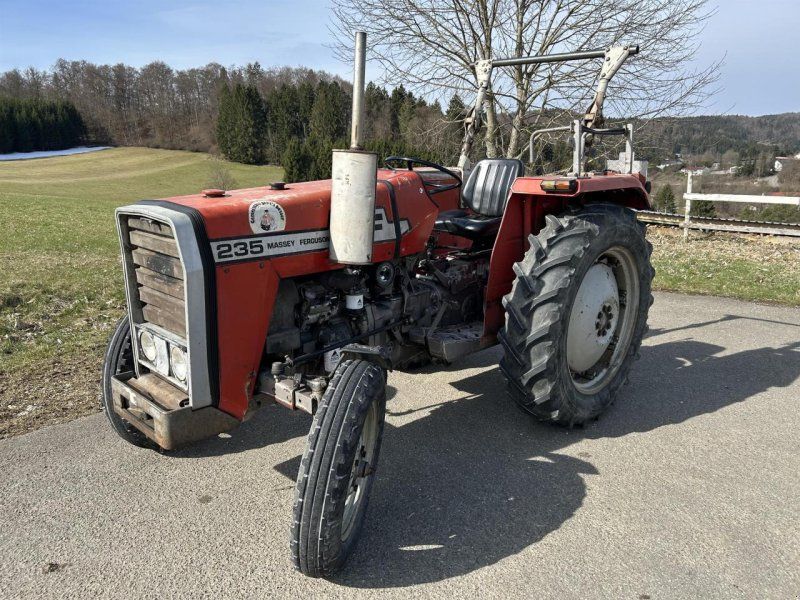 Massey Ferguson 235