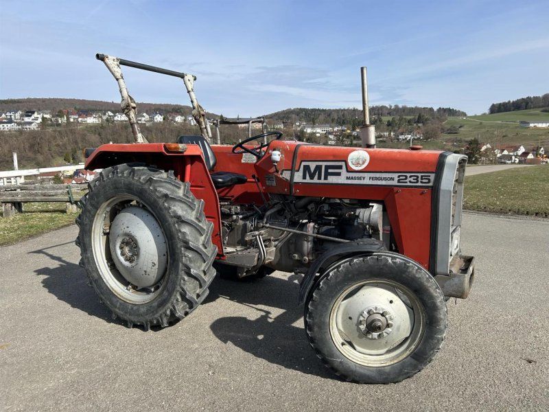 Massey Ferguson 235