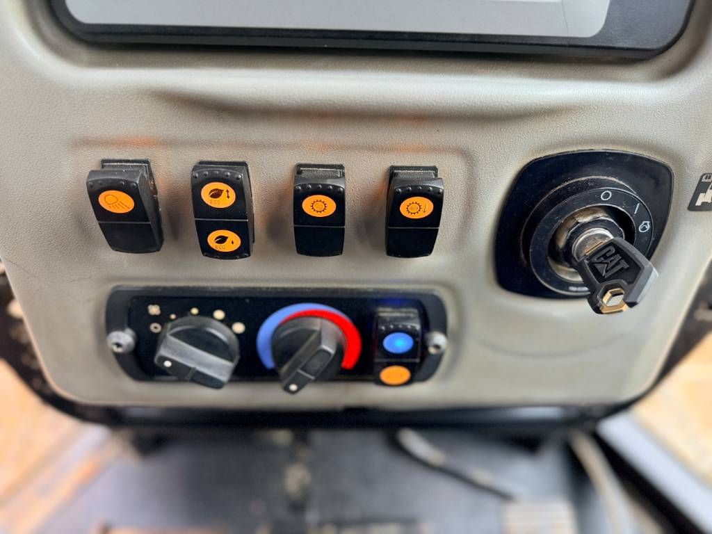 CAT D6N XL - Foldable Blade