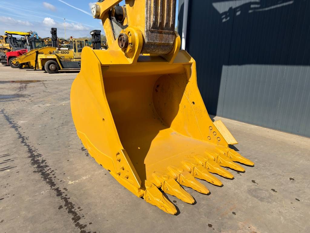 CAT 352F