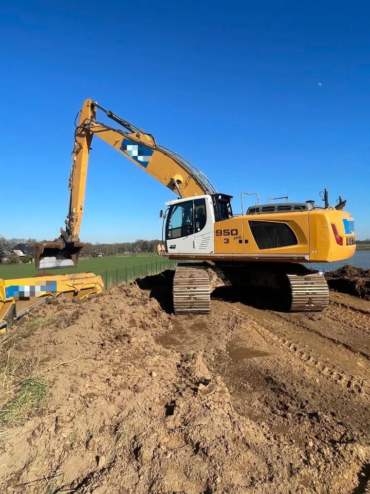Liebherr R946 18m long reach coming soon