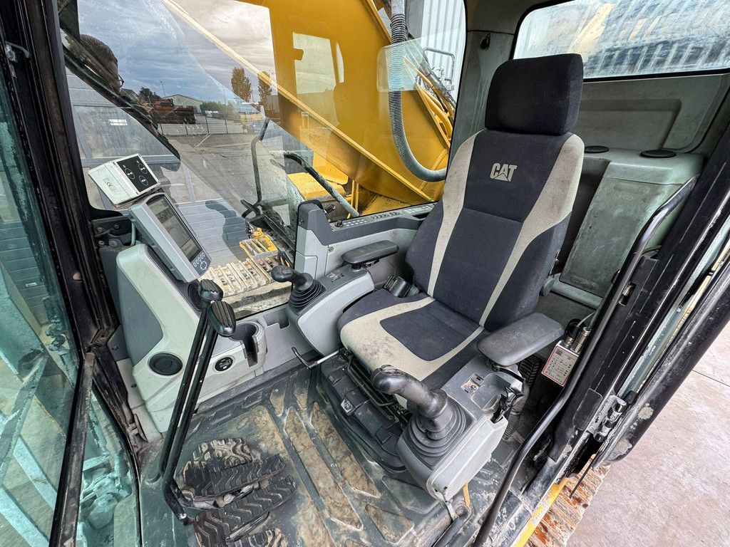 Caterpillar 336FL Tracked material handler