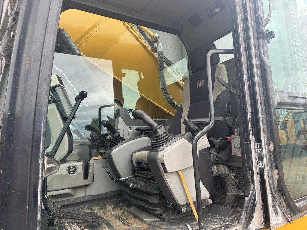 Caterpillar 336FL Tracked material handler