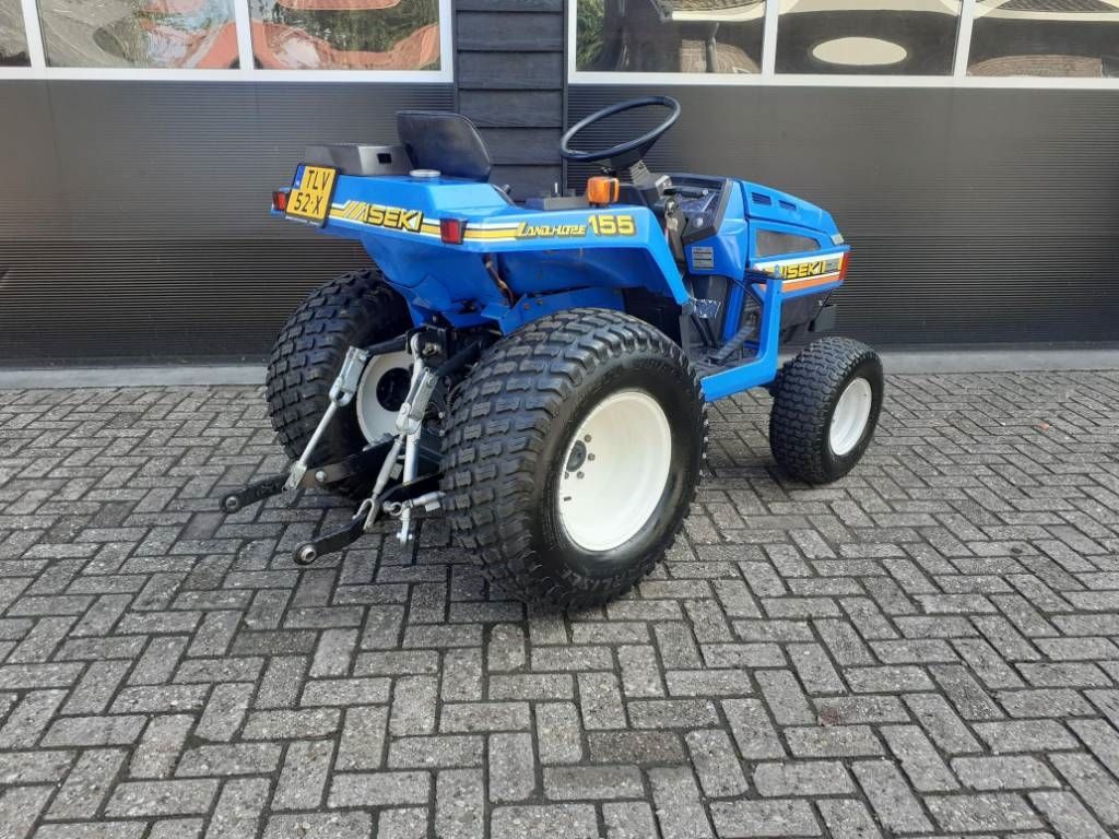 Iseki TU 155 minitrekker op brede gazonbanden