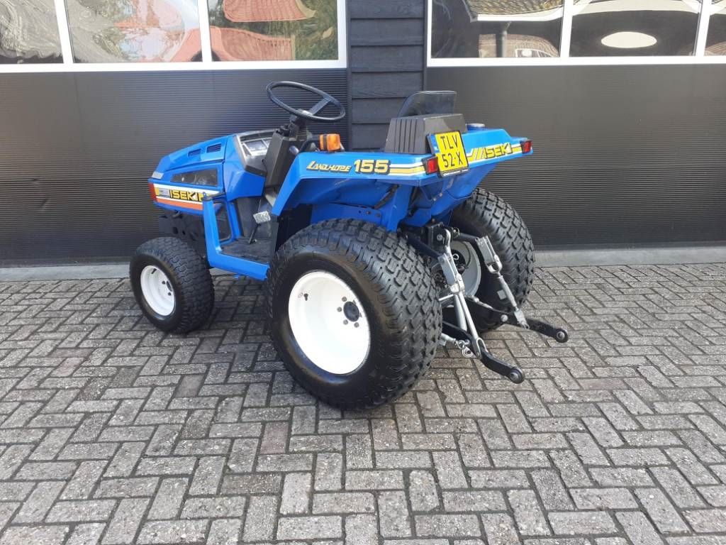 Iseki TU 155 minitrekker op brede gazonbanden