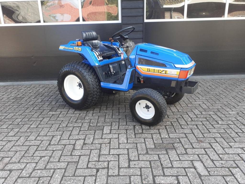 Iseki TU 155 minitrekker op brede gazonbanden