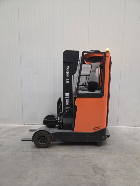 TOYOTA RRE160HR (met buitenbanden)