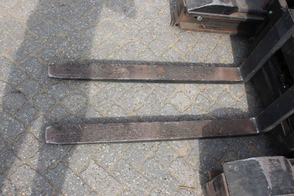 Reach truck BT RRE140 Electric 1400kg 2011