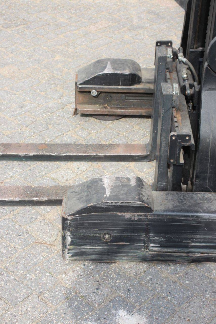 Reach truck BT RRE140 Electric 1400kg 2011