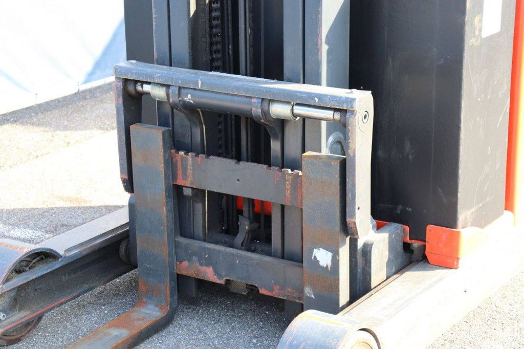 Linde R16S Electric Reach Truck 1600kg