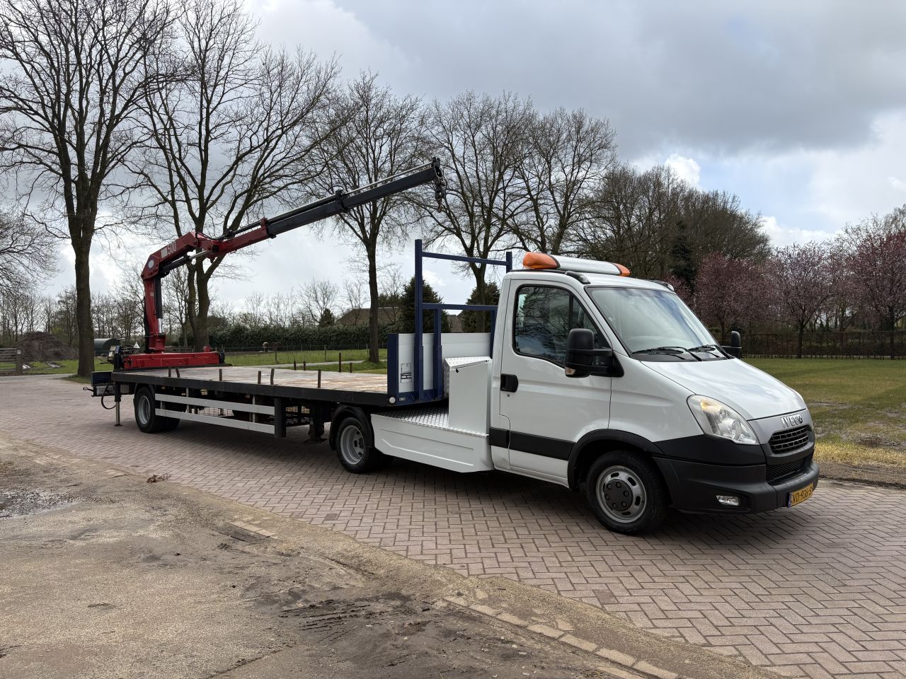Be trekker Iveco Daily 35C17 - be oplegger VERHAGEN met KRAAN