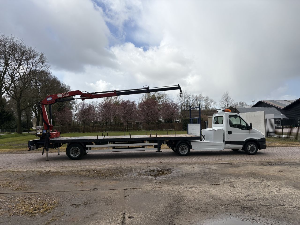 Be trekker Iveco Daily 35C17 - be oplegger VERHAGEN met KRAAN