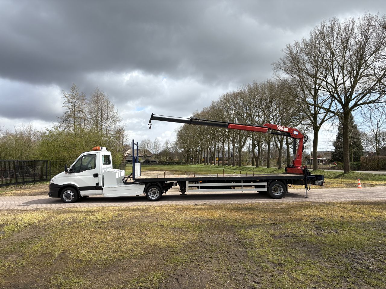 Be trekker Iveco Daily 35C17 - be oplegger VERHAGEN met KRAAN