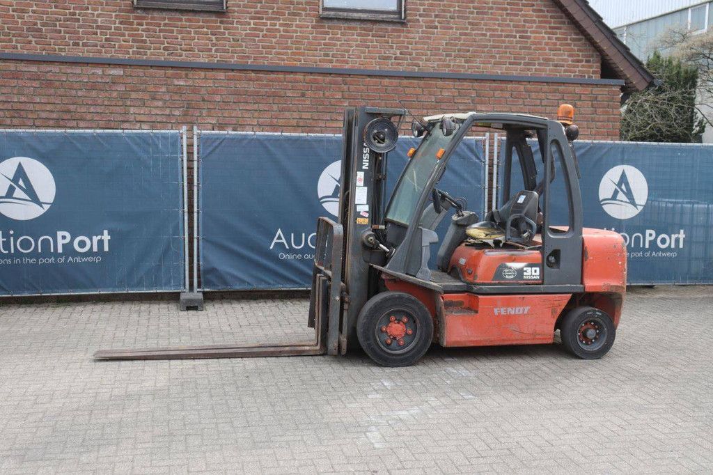 Heftruck Nissan FGD02A30Q Diesel 3000kg 4.3m 2000