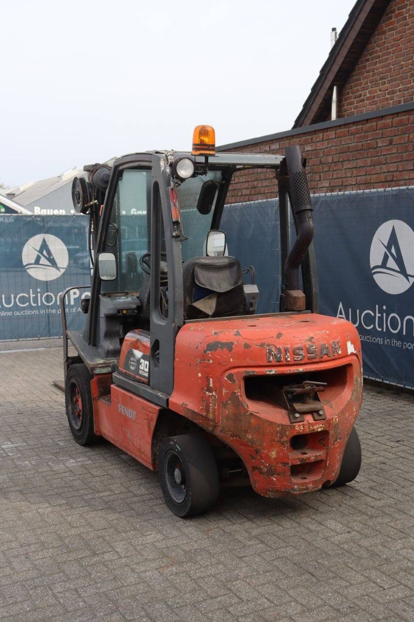 Heftruck Nissan FGD02A30Q Diesel 3000kg 4.3m 2000