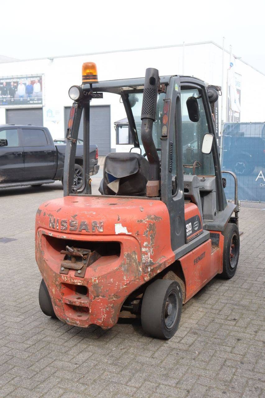 Heftruck Nissan FGD02A30Q Diesel 3000kg 4.3m 2000