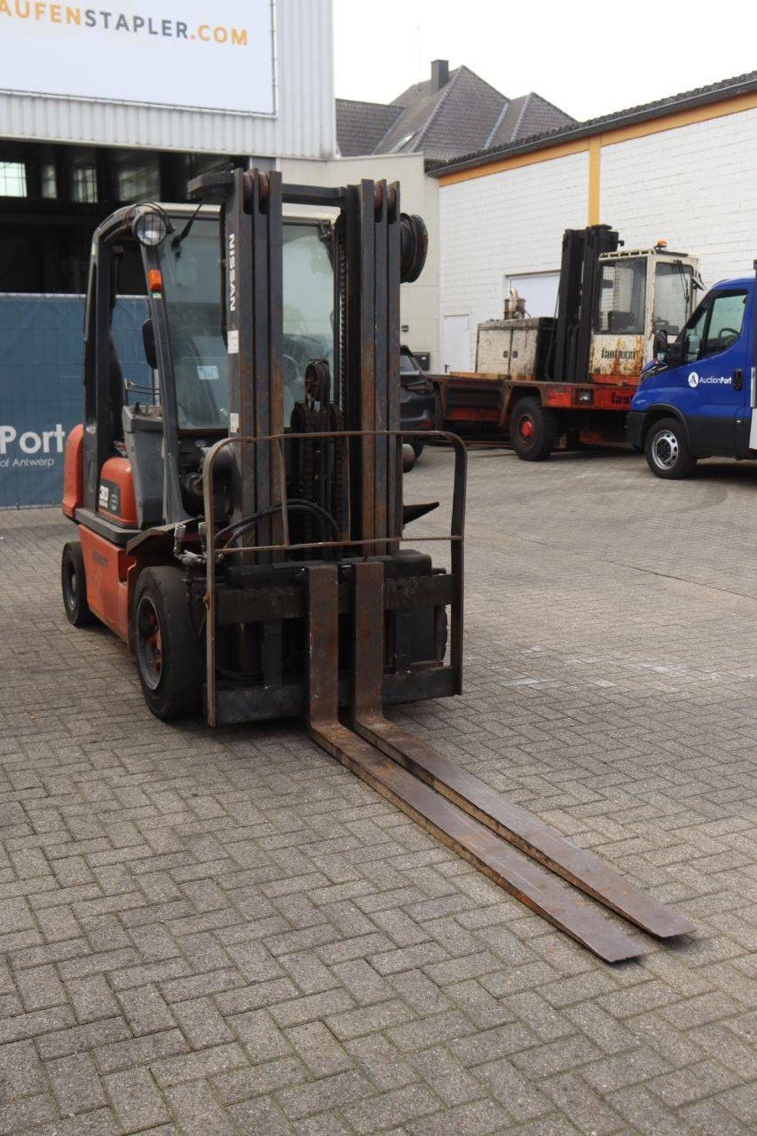 Heftruck Nissan FGD02A30Q Diesel 3000kg 4.3m 2000