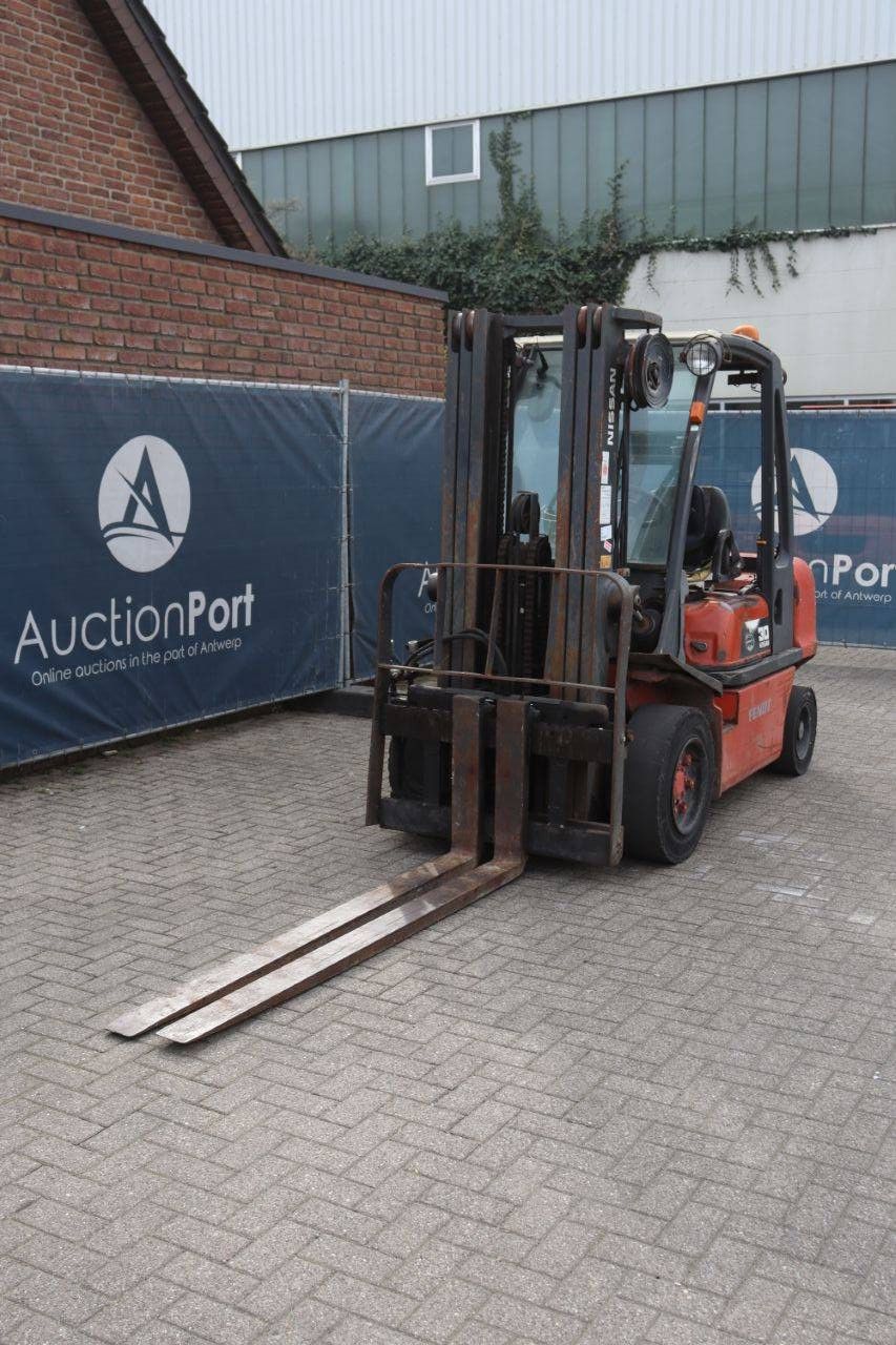 Heftruck Nissan FGD02A30Q Diesel 3000kg 4.3m 2000